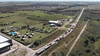 Imagen aérea del paro de transportistas en Argentina