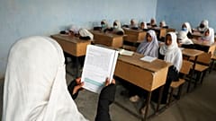 طالبات أفغانيات في مدرسة ابتدائية في كابول، أفغانستان- 27 مارس 2021
