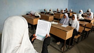 طالبات أفغانيات في مدرسة ابتدائية في كابول، أفغانستان- 27 مارس 2021