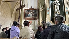 Keresztút a beregszászi katolikus templomban