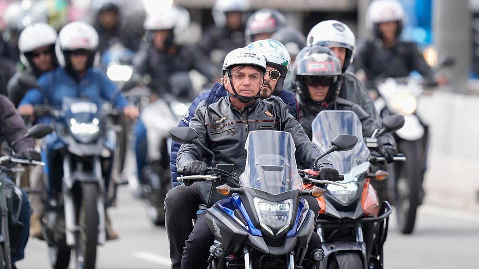 El presidente brasileño, Jair Bolsonaro, en su 'rally' en Sao Paulo este viernes. 