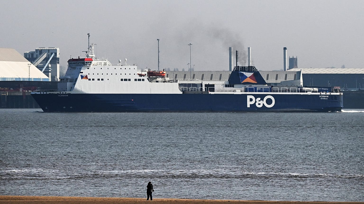A P&O egyik kompja