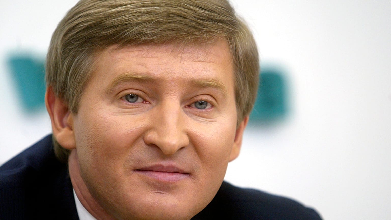 Ukrayna'nın en zengin iş insanı Rinat Akhmetov, Mariupol'ü yeniden inşa sözü verdi