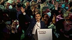 Ο πρόεδρος του ΣΥΡΙΖΑ ΠΣ, Αλέξης Τσίπρας χαιρετάει μετά την ομιλία του στο 3ο συνέδριο του ΣΥΡΙΖΑ - Προοδευτική Συμμαχία, στο γήπεδο του Τάεκ Βον Ντο στο Παλαιό Φάληρο