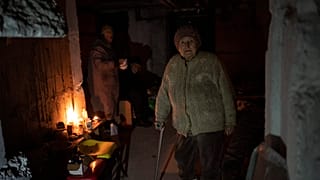 Пожилая женщина в Буче, 4 апреля 2022 г.