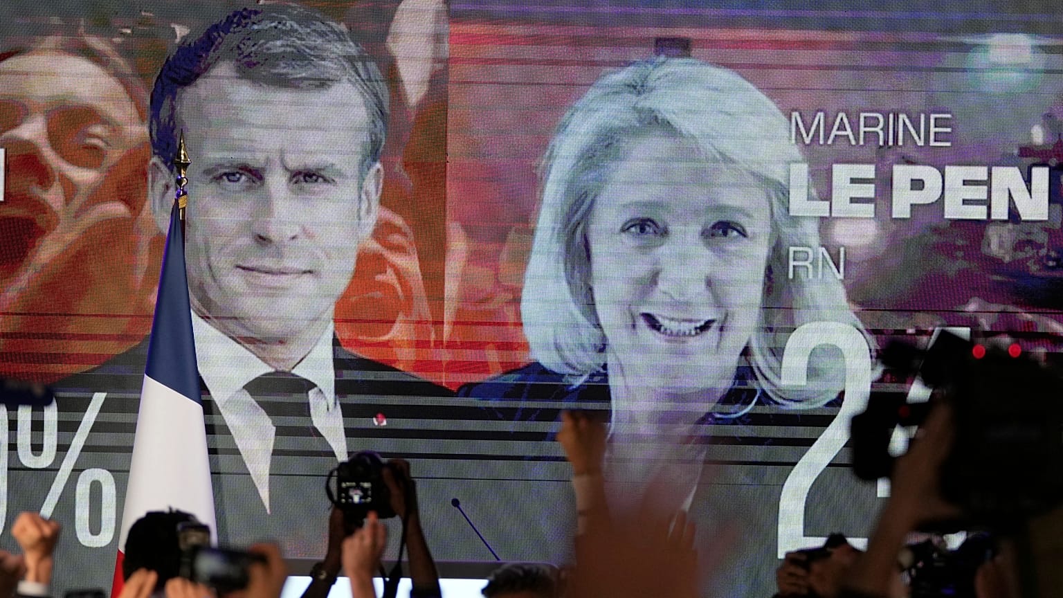 Fransa Cumhurbaşkanı Macron, aşırı sağcı aday Marine Le Pen