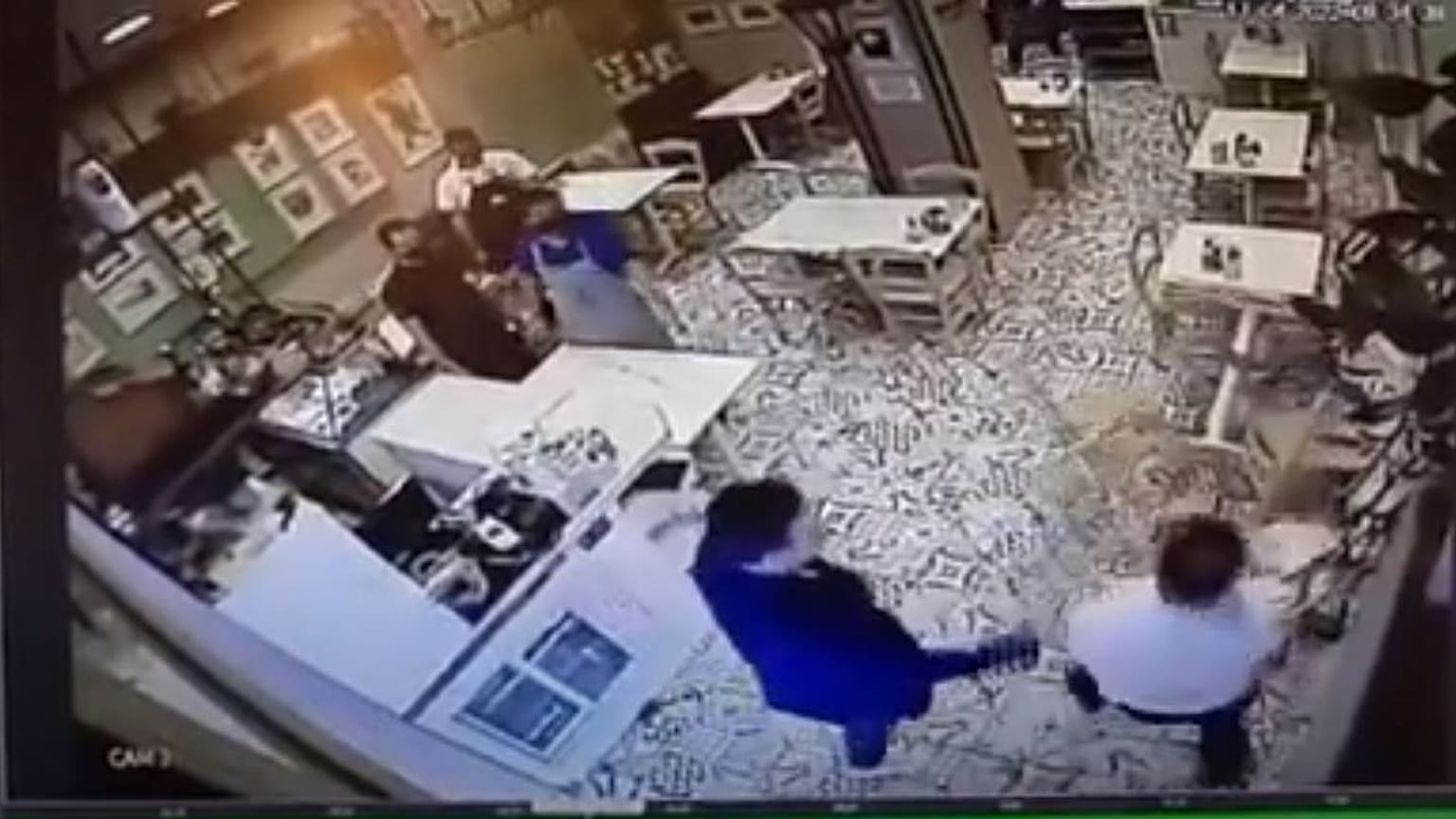 Εικόνα από το βίντεο εσωτερικού κυκλώματος του εστιατορίου στην Θεσσαλονίκη