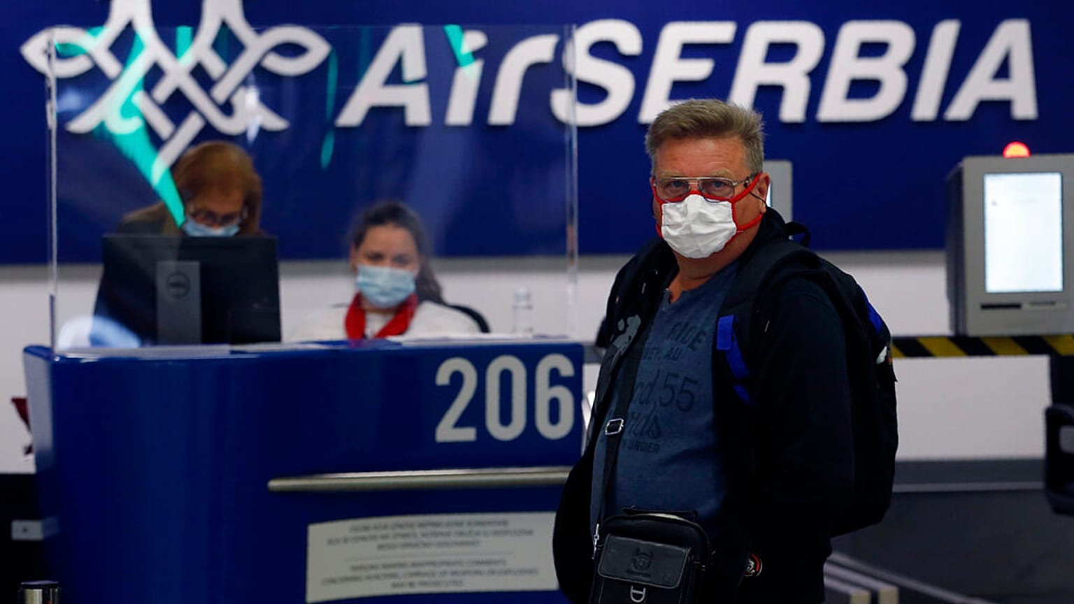 Επιβάτης στο αεροδρόμιο Νίκολα Τέσλα του Βελιγραδίου