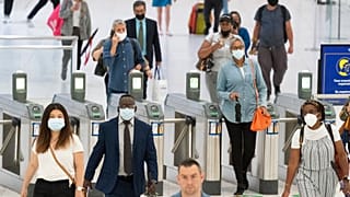 Πολίτες στην είσοδο τυο World Trade Center της Νέας Υόρκης