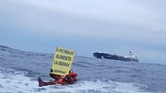 Les militants écologistes ont déclaré vouloir mettre en évidence les liens entre les combustibles fossiles et les conflits comme la guerre en Ukraine.