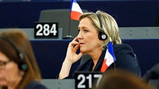 Marine Le Pen'in yakın çevresi seçim öncesi sert başörtüsü yasağı mesajlarını yumuşattı