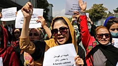 Афганские женщины протестуют против ограничения своих прав талибами, 3 сентября 2021 г. 