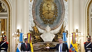 Guillermo Lasso y Alberto Fernández, durante su encuentro en Buenos Aires el 18 de abril de 2022
