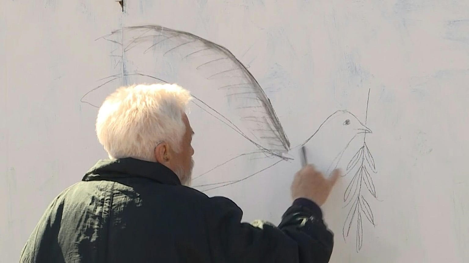 رسومات في مدن روسية من أجل السلام في أوكرانيا. 