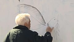 رسومات في مدن روسية من أجل السلام في أوكرانيا. 