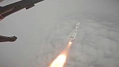 Un chasseurs-bombardiers russes Su-34 tirant un missile