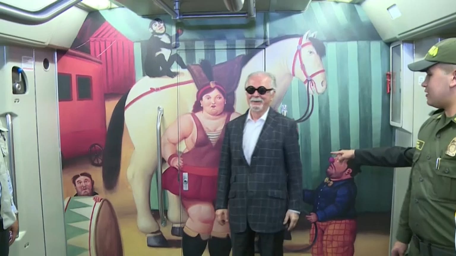 Botero en la inauguración de su obra en el metro de Medellín