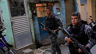 عناصر من الشرطة البرازيلية في ريو دي جانيرو، البرازيل 