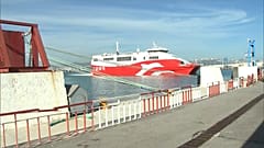 Barco en el puerto de Tánger