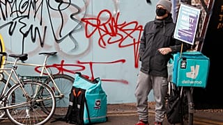 Estafeta da Deliveroo em Londres, durante greve em 2021