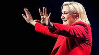 Кандидат в президенты Франции Марин Ле Пен на предвыборном митинге в Авиньоне, 14 апреля 2022 г.
