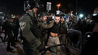 Palestinianos atiraram pedras e pneus a arder aos soldados israelitas