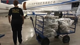 Polícia Federal brasileira apreende cocaína a bordo de avião