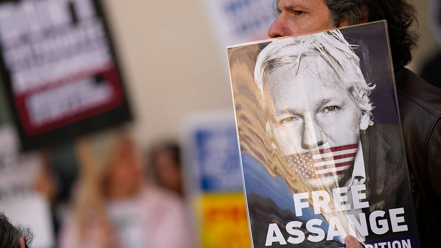 Julian Assange kiadatása ellen és szabadságáért többször tüntettek Londonban