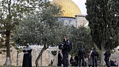 قوات إسرائيلية تقتحم باحة  المسجد الأقصى في القدس. 2022/04/20
