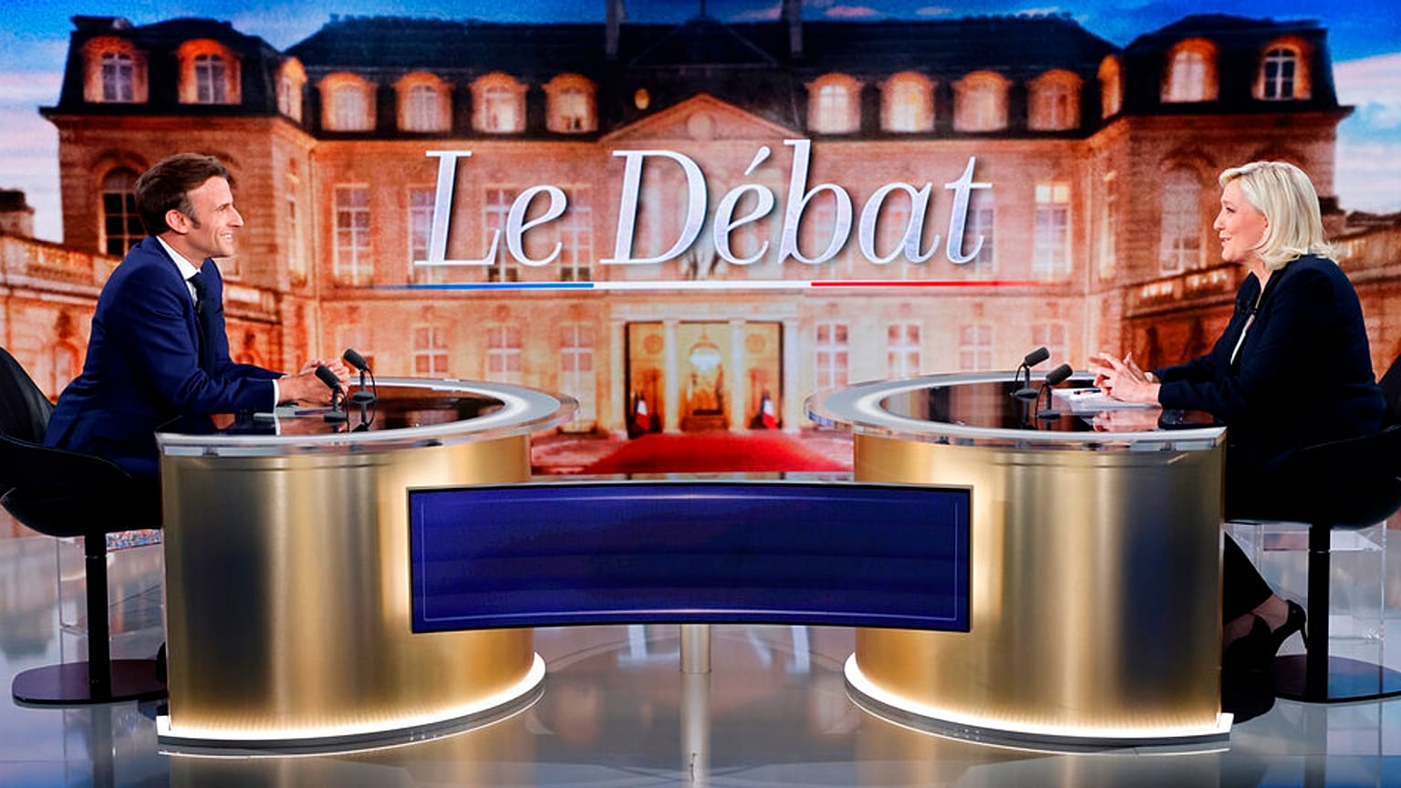 Amtsinhaber Emmanuel Macron und Herausforderin Marine Le Pen bei der einzigen Fernsehdebatte vor der zweiten Runde der Präsidentschaftswahlen am 20.04.2022