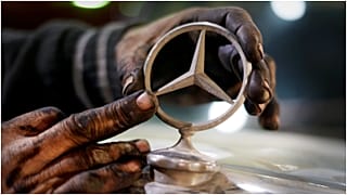 سيارات عتيقة تعيد إحياء الماضي البعيد في القاهرة 