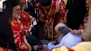Ο Πατριάρχης Ιεροσολύμων στη διάρκεια της τελετής του Νιπτήρος