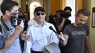 Gruevszki távozik kiadatási tárgyalásáról a Fővárosi Törvényszéken 2019-ben