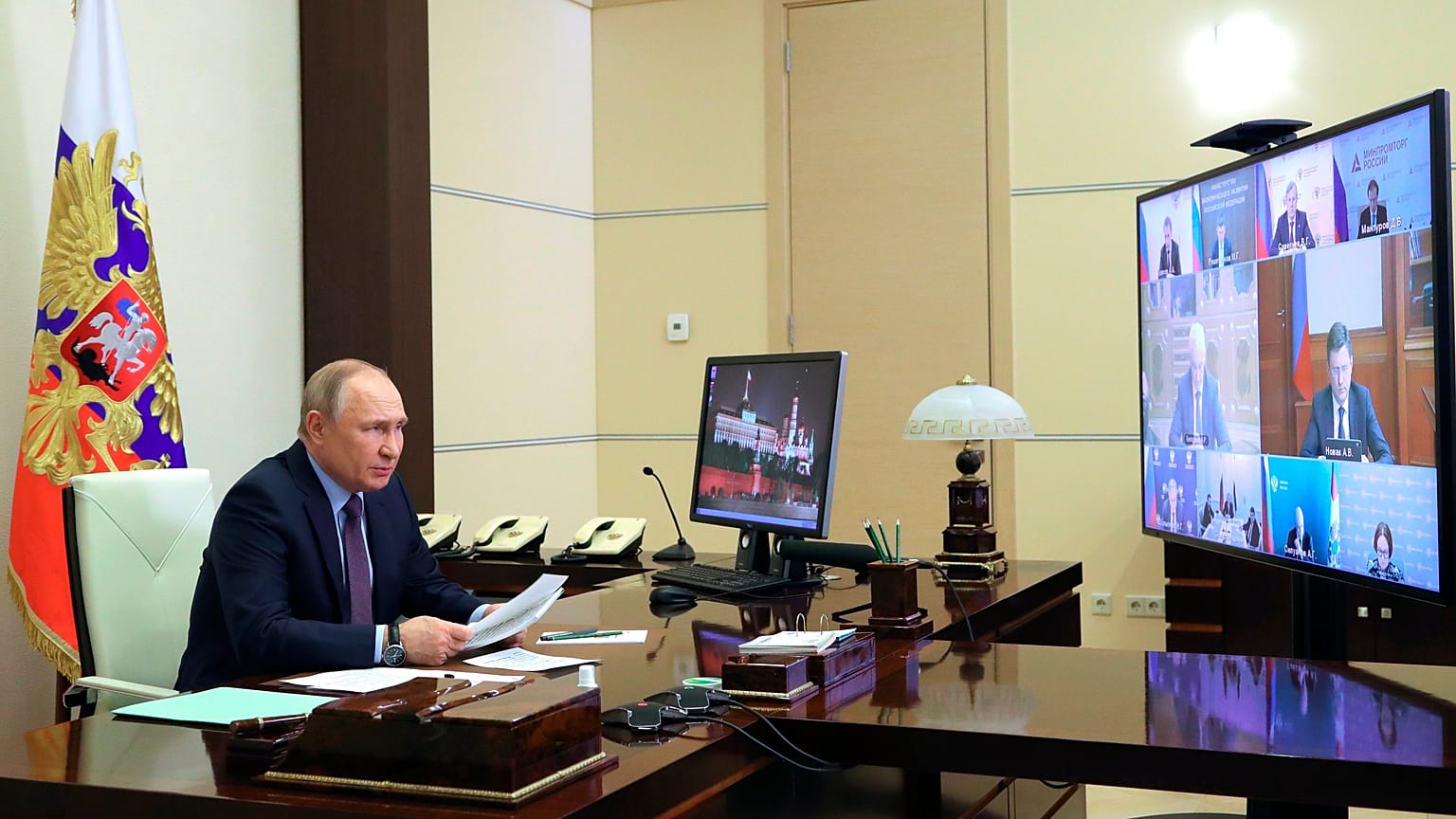 Президент РФ Владимир Путин считает, что страна выдержала беспрецедентное давление санкциями со стороны Запада