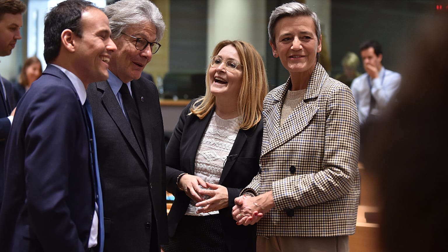 Die Unterhändler der EU-Institutionen bei den Verhandlungen über den DSA