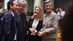 Die Unterhändler der EU-Institutionen bei den Verhandlungen über den DSA