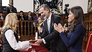 Cecilia Roth recebe Prémio Cervantes em representação de Cristina Peri Rossi