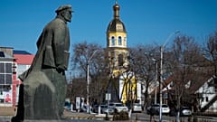 Lenin-szobor a moldovai Comrat település belvárosában március 12-én