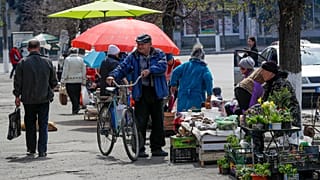 In Kiews Straßen kehrt wieder Leben ein