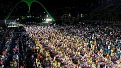 أحد عروض مهرجان السامبا في البرازيل