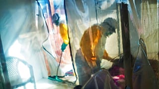 İzole edilen bir Ebola hastası (arşiv)