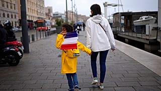 На голосование - с утра пораньше. Марсель, Франция, 24 апреля 2022
