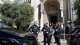 Polizeiabsperrung nach dem Angriff auf einen Priester im südfranzösischen Nizza, 22.04.2022