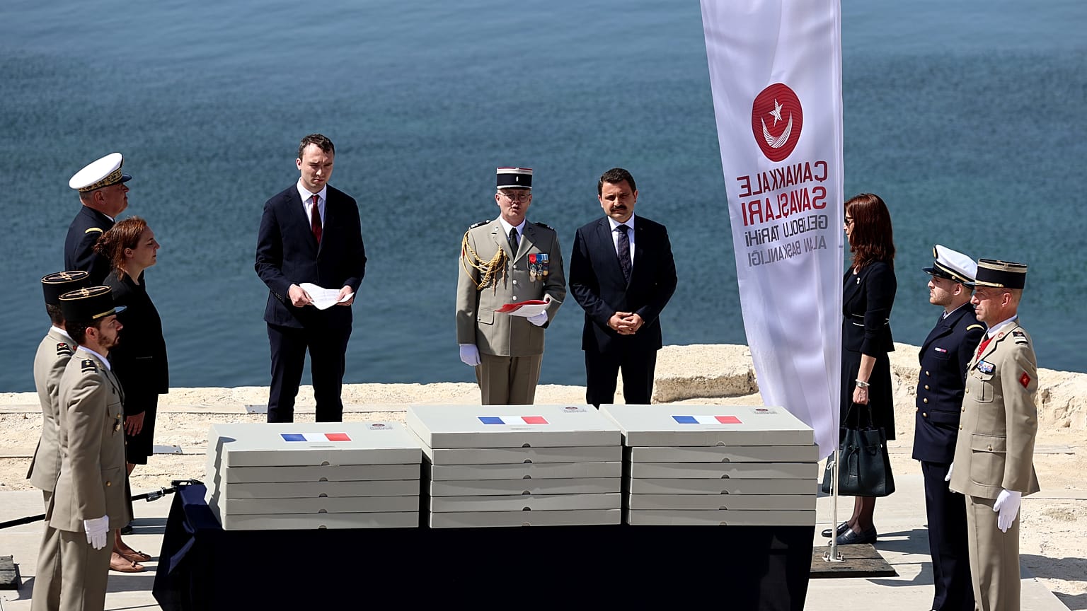 Fransız askerlerin mezarları taşındı