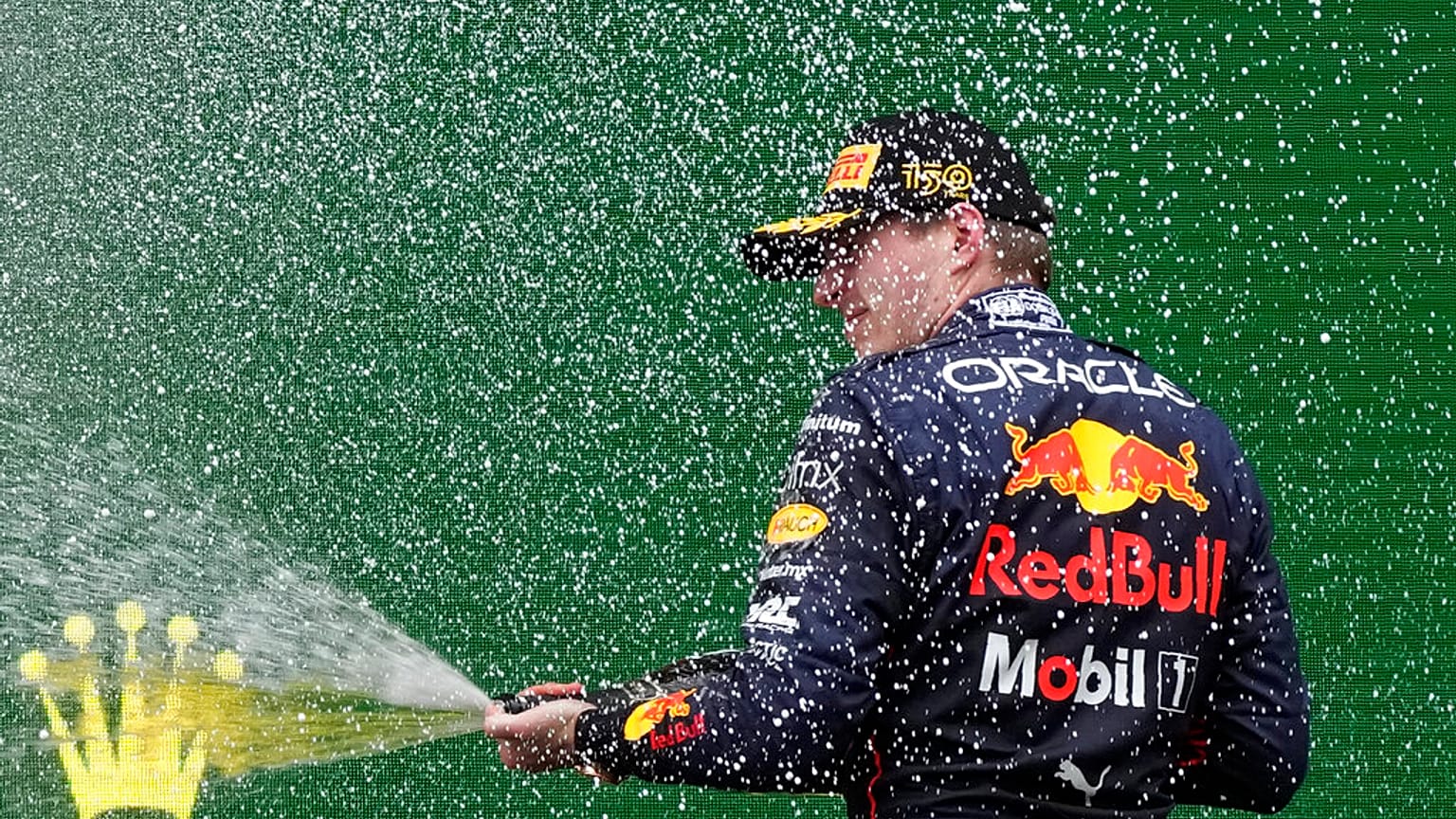 Max Verstappen bei der Siegerehrung in Imola