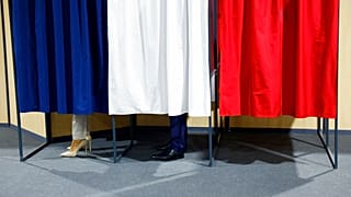 Der alte und neue französische Präsident Emmanuel Macron und seine Frau Brigitte bei der Stimmabgabe in Le Touquet.
