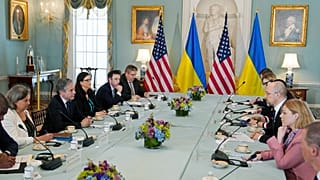 La délégation des Etats-Unis, avec le secrétaire d'Etat Antony Blinken et le ministre de la Défense Lloyd Austin, reçue à Kyiv, le 24 avril 2022
