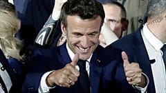 Fransa'da ikinci defa Cumhurbaşkanı seçilen Emmanuel Macron'a tüm dünyadan tebrik mesajları geldi