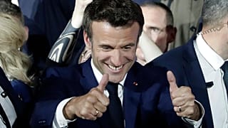 Fransa'da ikinci defa Cumhurbaşkanı seçilen Emmanuel Macron'a tüm dünyadan tebrik mesajları geldi