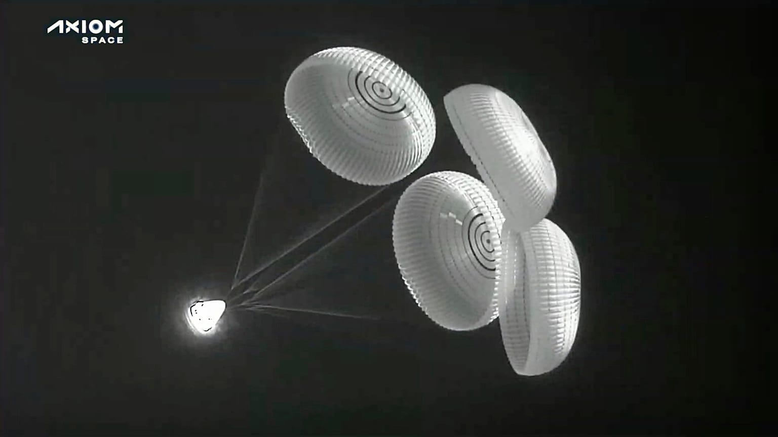 La cápsula Dragon de Spacex de la misión Ax-1 desplegando los paracaídas para su aterrizaje